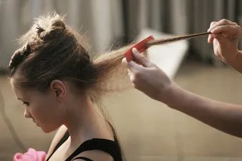 Hogyan készítsünk egy ajánlást bouffant fodrászok