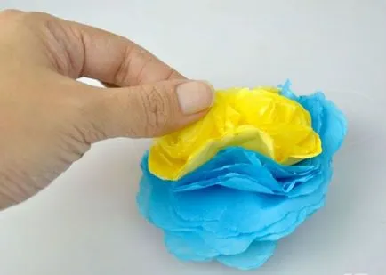 Hogyan lehet pom-poms papírból lépésről lépésre saját kezűleg