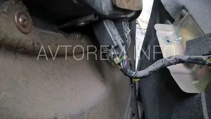A hátsó ajtó kárpitburkolatot a Nexia
