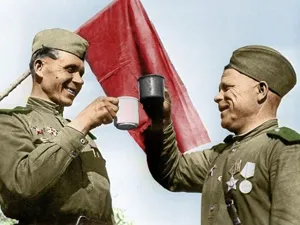 Hogyan kell varrni egy sapka kezét