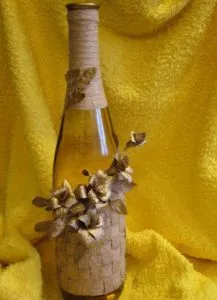 Hogyan lehet díszíteni a palackot a kezét (az üveget a kezével) Hogyan lehet díszíteni a palackot a kezével