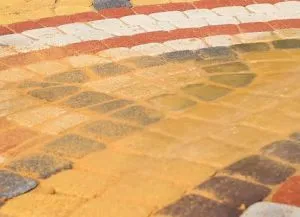 Ahogyan járólap kezük