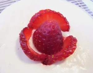 Hogyan díszíteni a torta eper