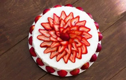 Hogyan díszíteni a torta eper az otthon