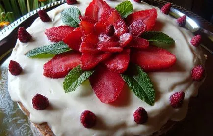 Hogyan díszíteni a torta eper az otthon