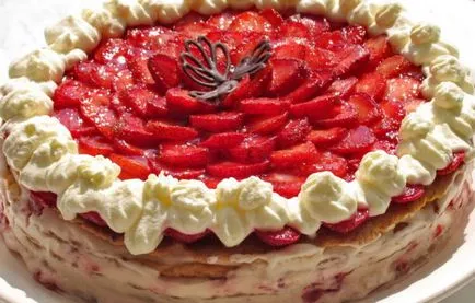 Hogyan díszíteni a torta eper az otthon