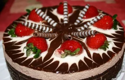 Hogyan díszíteni a torta eper az otthon