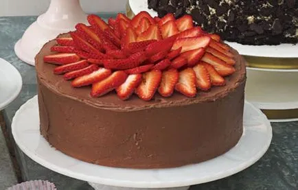 Hogyan díszíteni a torta eper az otthon