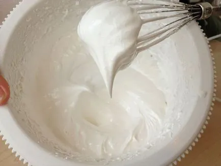 Hogyan díszíteni a torta eper az otthon