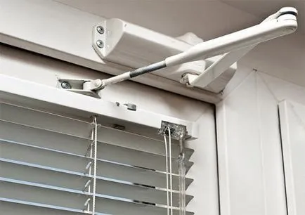 Hogyan kell beállítani közelebb az ajtó lépéseket a telepítés szabályai és saját kezűleg