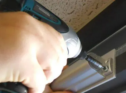 Hogyan kell beállítani közelebb az ajtó lépéseket a telepítés szabályai és saját kezűleg