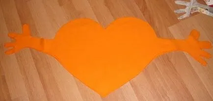 Kezével az alakja egy kéz