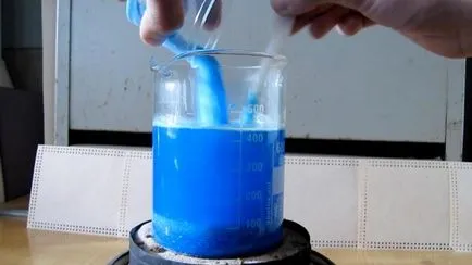 Hogyan növekszik egy kristály réz-szulfát home fotó és videó