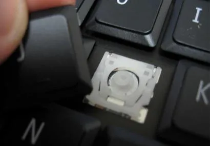 Hogyan lehet behelyezni egy gombot a laptop volt kulcsa a laptop - mi a teendő