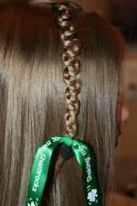 Hogyan fonni pigtail gyermek szakaszos rendszerben és videó (gyerek) Hogyan fonni pigtail gyermek szakaszos rendszerben és videó