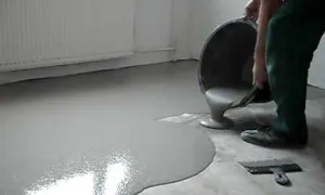 Hogyan kell kitölteni önterülő padló