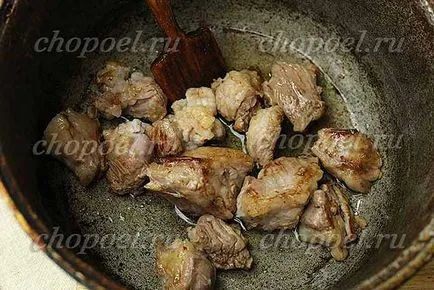 A burgonya és a hús bográcsban - recept fotókkal