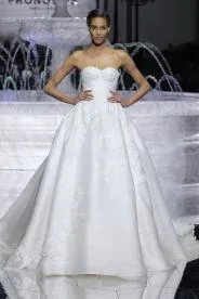 Ruha új kollekció 2018 pronovias