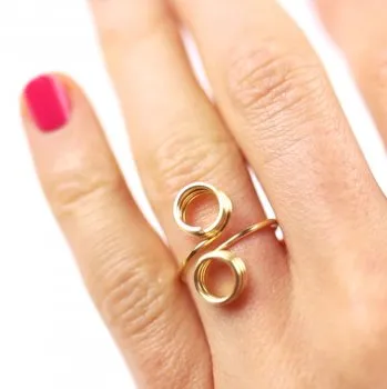 Ring vezetékes kezével