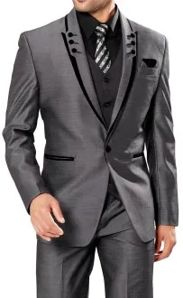 Suit egy srác, hogy prom, Grade 11 2017-ben, egy fénykép (Man) Suit egy srác, hogy prom, Grade 11 2017-ben, fotó
