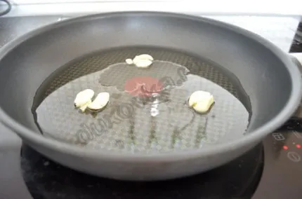 Csirke sajtmártással - egy recept lépésről lépésre fotók