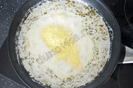 Csirke sajtmártással - egy recept lépésről lépésre fotók
