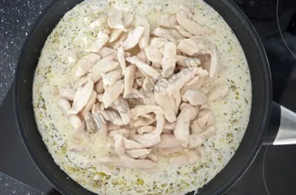 Csirke sajtmártással - egy recept lépésről lépésre fotók