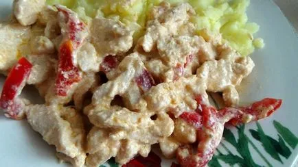 Csirke tejszínes mártással egy serpenyőben recept fényképpel (pan) Csirke tejszínes mártással egy serpenyőben recept egy fotó