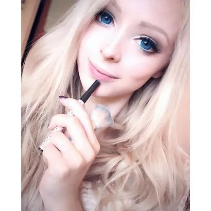Emberek babák 12 leghíresebb „élő Barbie”