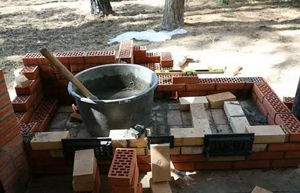 Grill és sütni alatt az üst tégla kezük (rajzok és fotók)