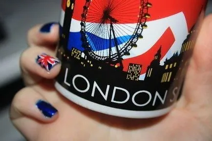 Manikűr brit zászló eredeti design, egyszerű végrehajtás