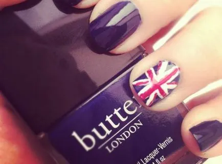 Manikűr brit zászló eredeti design, egyszerű végrehajtás