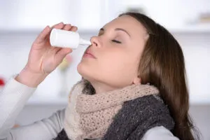 Drug, a népi és sebészeti kezelés elhúzódó rhinitis felnőtteknél (felnőtt) Kábítószer, a népi és sebészi kezelése hosszantartó nátha felnőtteknél