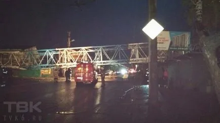 Abban a pillanatban, csökkenő toronydaru Krasznojarszk kapott videón (Péter) Abban a pillanatban, csökkenő toronydaru Krasznojarszk kapott videón