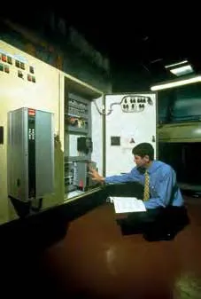 Összeszerelése az inverter és üzembe (inverter) Összeszerelése az inverter és az üzembe helyezés