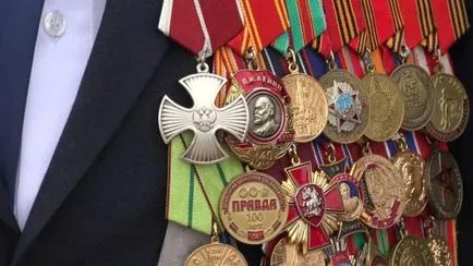 Melyik oldalon érmek és megrendelések (melyik oldalán az érme melyik oldalán vannak érmet melyik oldalán a mellkas visel medál) Melyik oldalon medál és megrendelések