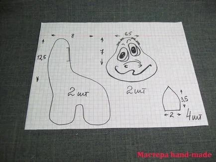 Puha játékok készült ruhát kezével - vicces zsiráfok