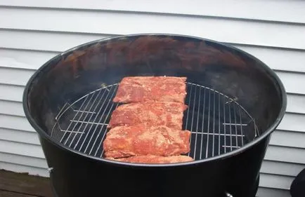 Olcsó smokehouse füstölt saját kezében (dohányzás kezével) Olcsó smokehouse füstölt saját kezét