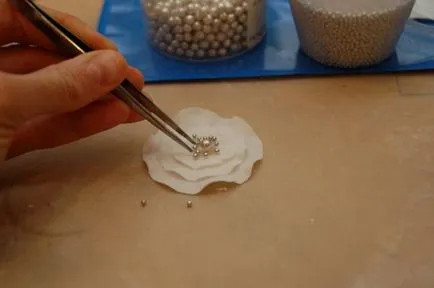 Virágok finom öntött egy esküvői torta