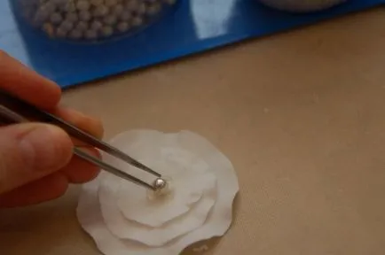 Virágok finom öntött egy esküvői torta