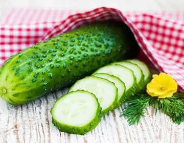 Uborka szoptatás friss és sózott