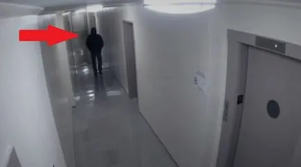 Ő csak ment dolgára