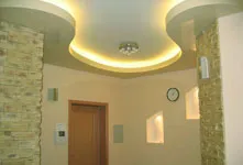 Előnyei és hátrányai álmennyezetek
