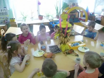 Gyártmányok papírmasé „szamovár” (szülőknek) Gyártmányok papírmasé „szamovár”