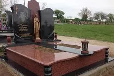 emlékmű vacsora