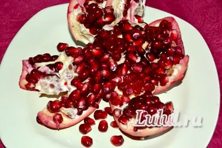 Ünnepi saláta „Garnet karkötő” csirkével és anyákat lépésről lépésre recept fotók