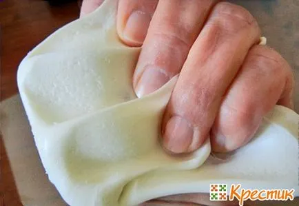 Virág a hideg porcelán kezük Virág a hideg porcelán kezük