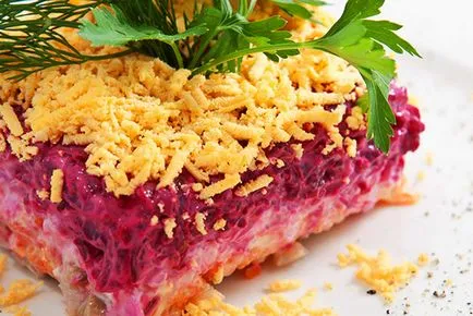 Recept és 26 opció díszítő saláta „Hering alatt bunda” (klasszikus hering kabát) Recept és 26 választási saláta dekoráció „hering alatt bunda”