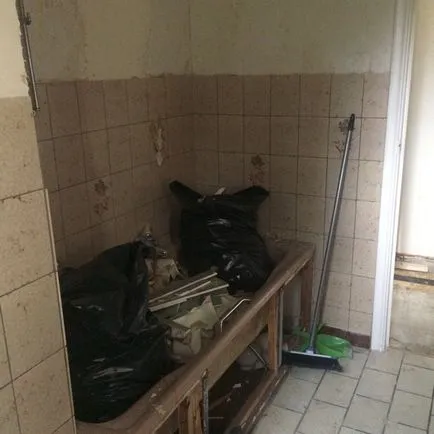 Javítás a fürdőszobában női kezek (majdnem)