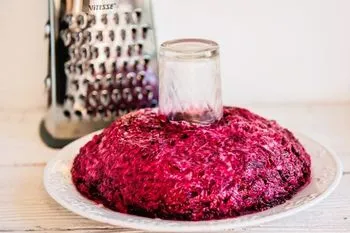 Saláta „Garnet karkötő” lépésről lépésre recept fotók és videó (karkötő) Saláta „Garnet karkötő” lépésről lépésre recept fotókkal és videó